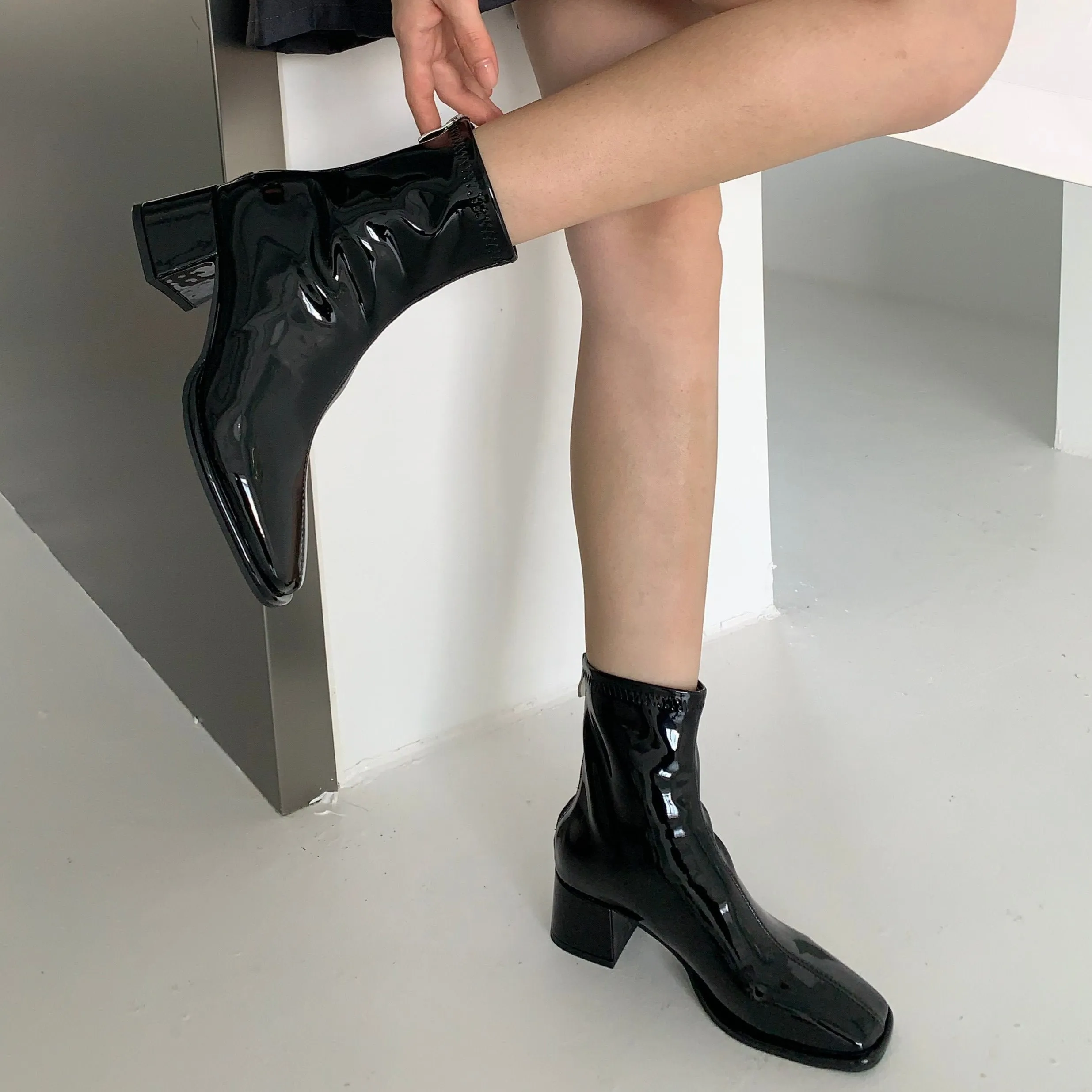 Chunky Heeled Back Zipper Short Boots