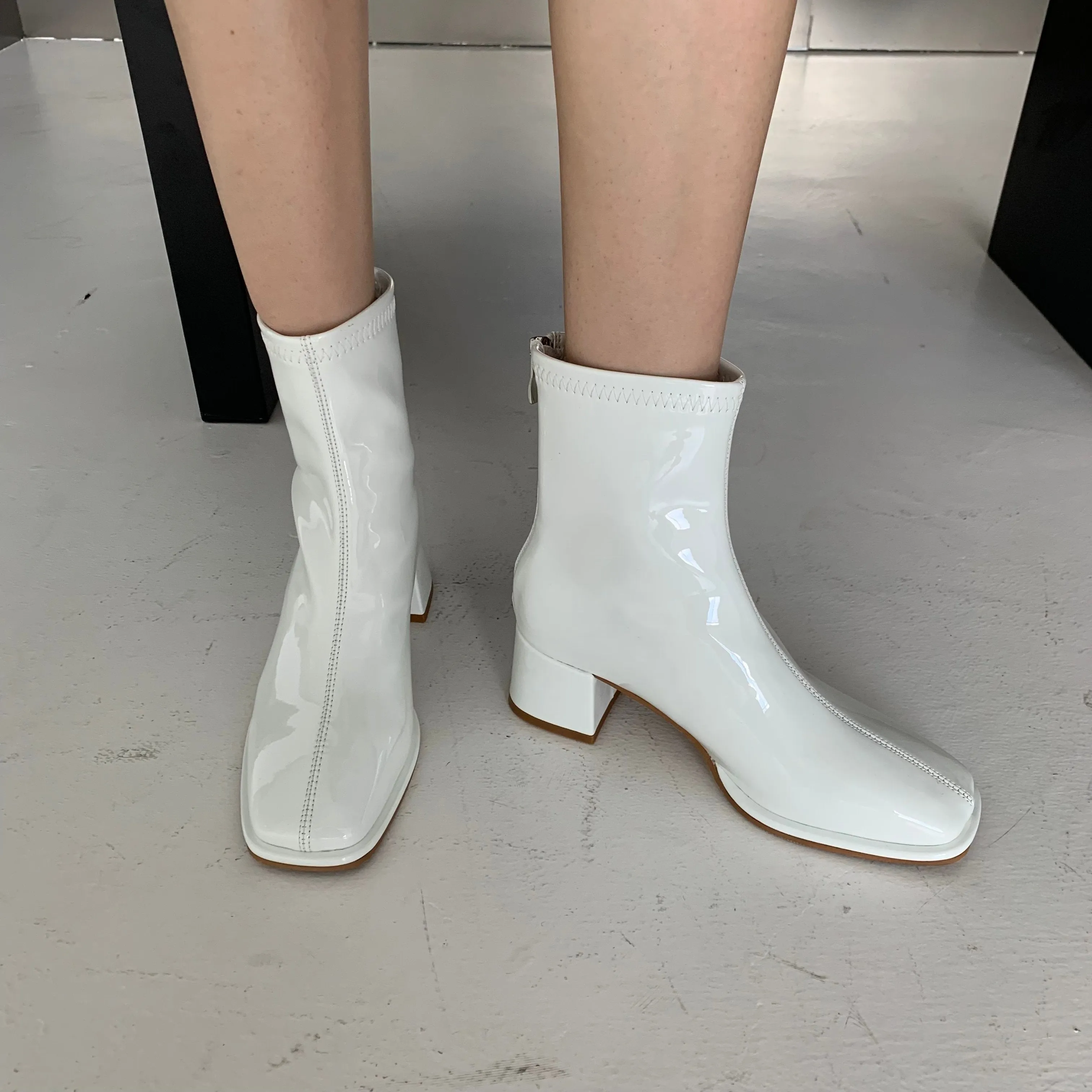 Chunky Heeled Back Zipper Short Boots