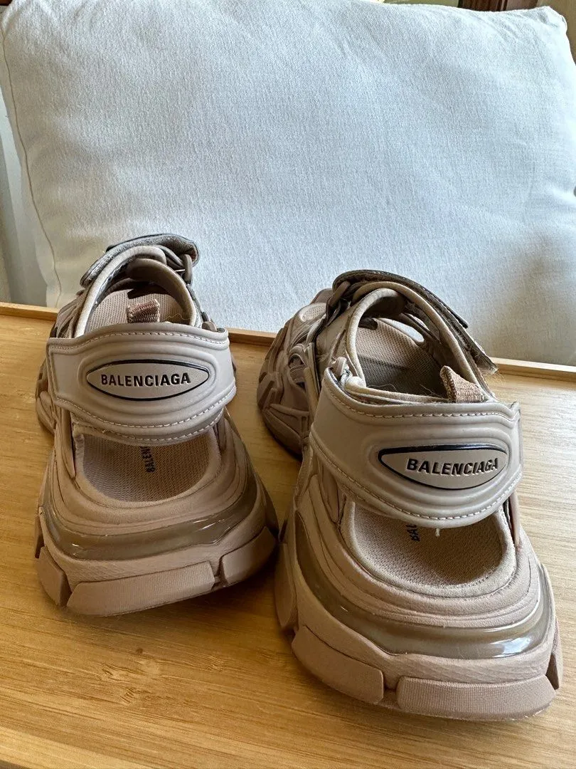 <b>BALENCIAGA </B><BR> Track Sandals 37