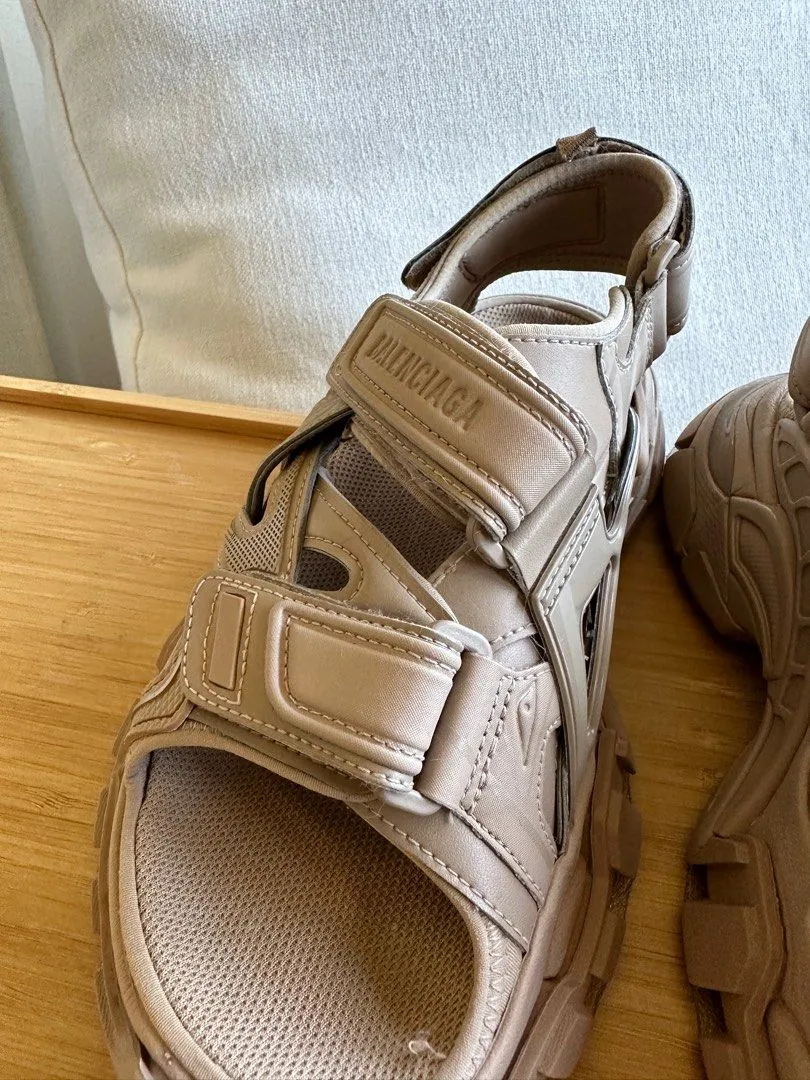 <b>BALENCIAGA </B><BR> Track Sandals 37