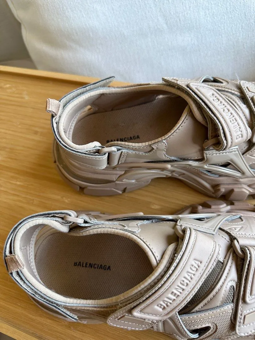 <b>BALENCIAGA </B><BR> Track Sandals 37