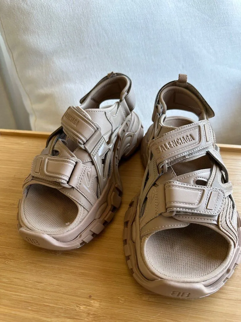 <b>BALENCIAGA </B><BR> Track Sandals 37