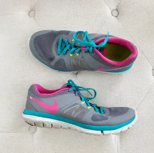 NIKE Fitsole Women's Sneakers size 8