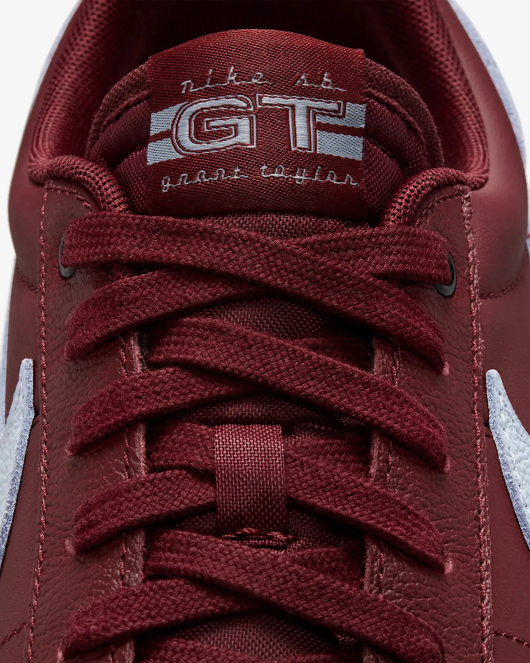 Nike SB Blazer Low Pro GT: Dk Team Red/Lt Armory Blue