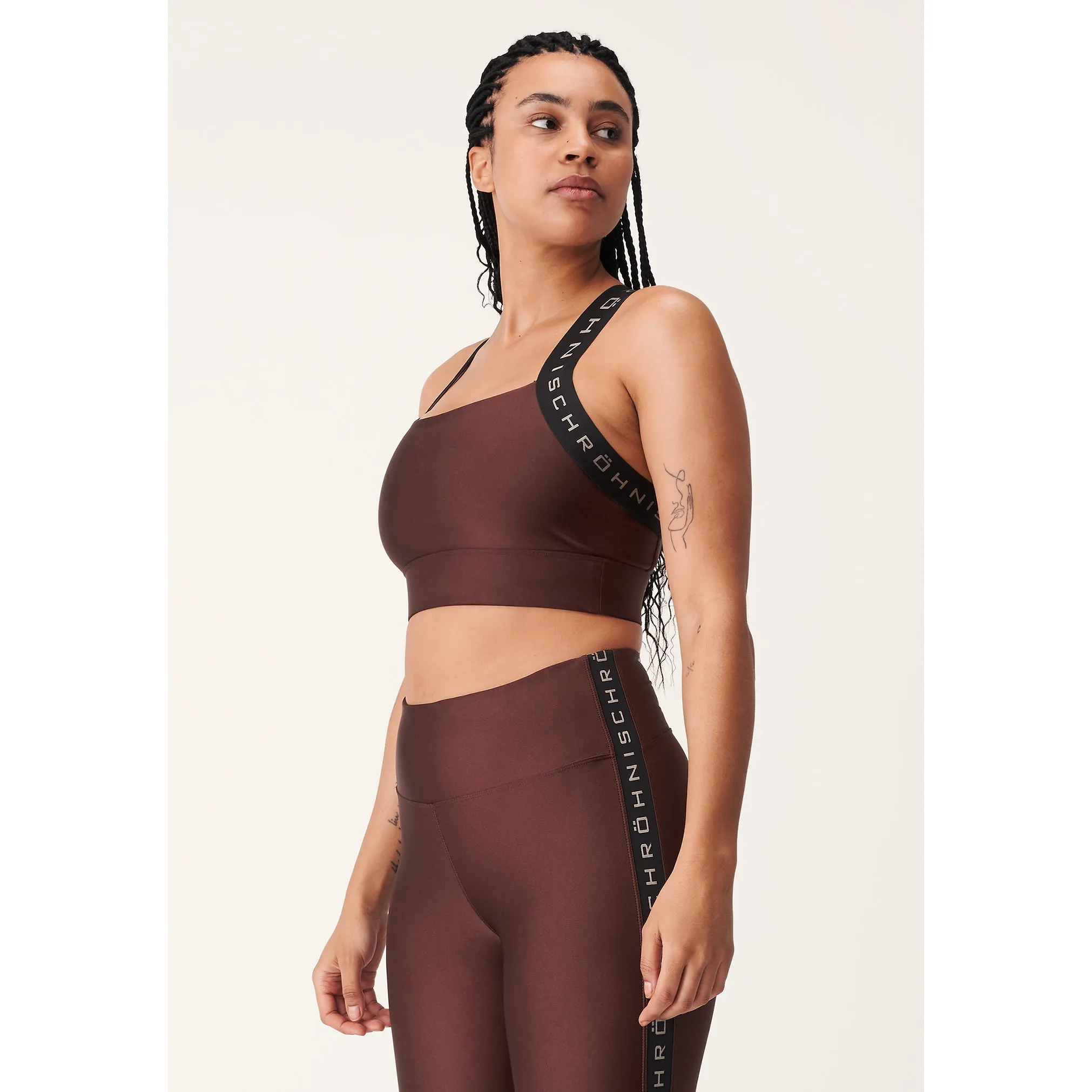 Röhnisch Shiny Kay Sports Bra Bitter Brown | Buy Röhnisch Shiny Kay Sports Bra Bitter Brown here | Outnorth