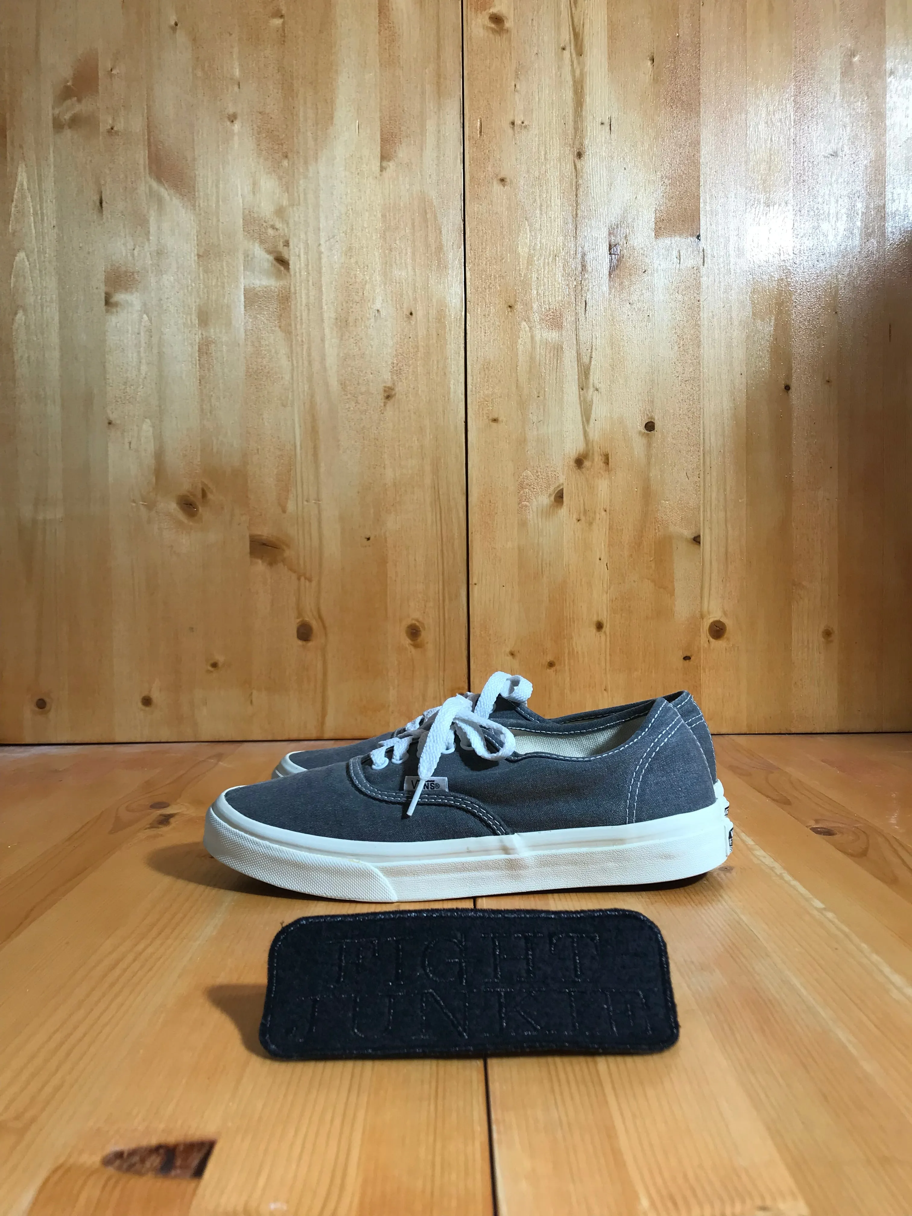 VANS OFF THE WALL Womens Size 7.5 Canvas Low Top Shoes Sneakers Grey