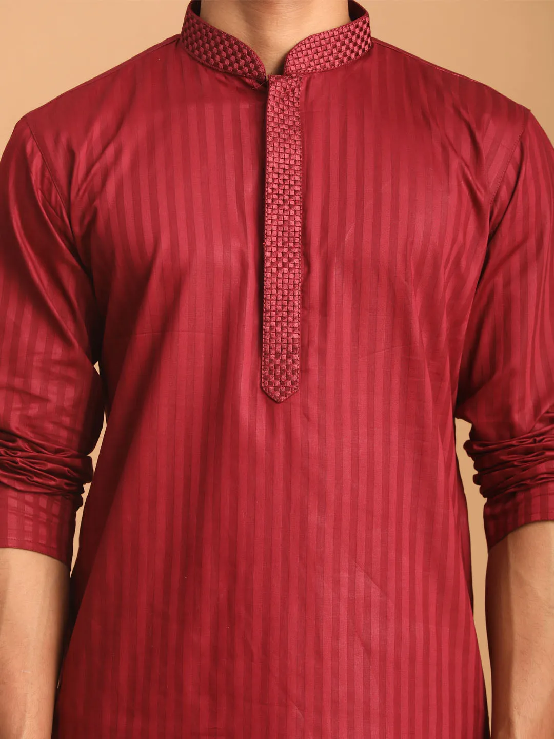 VASTRAMAY Men's Maroon Cotton Blend Solid Kurta