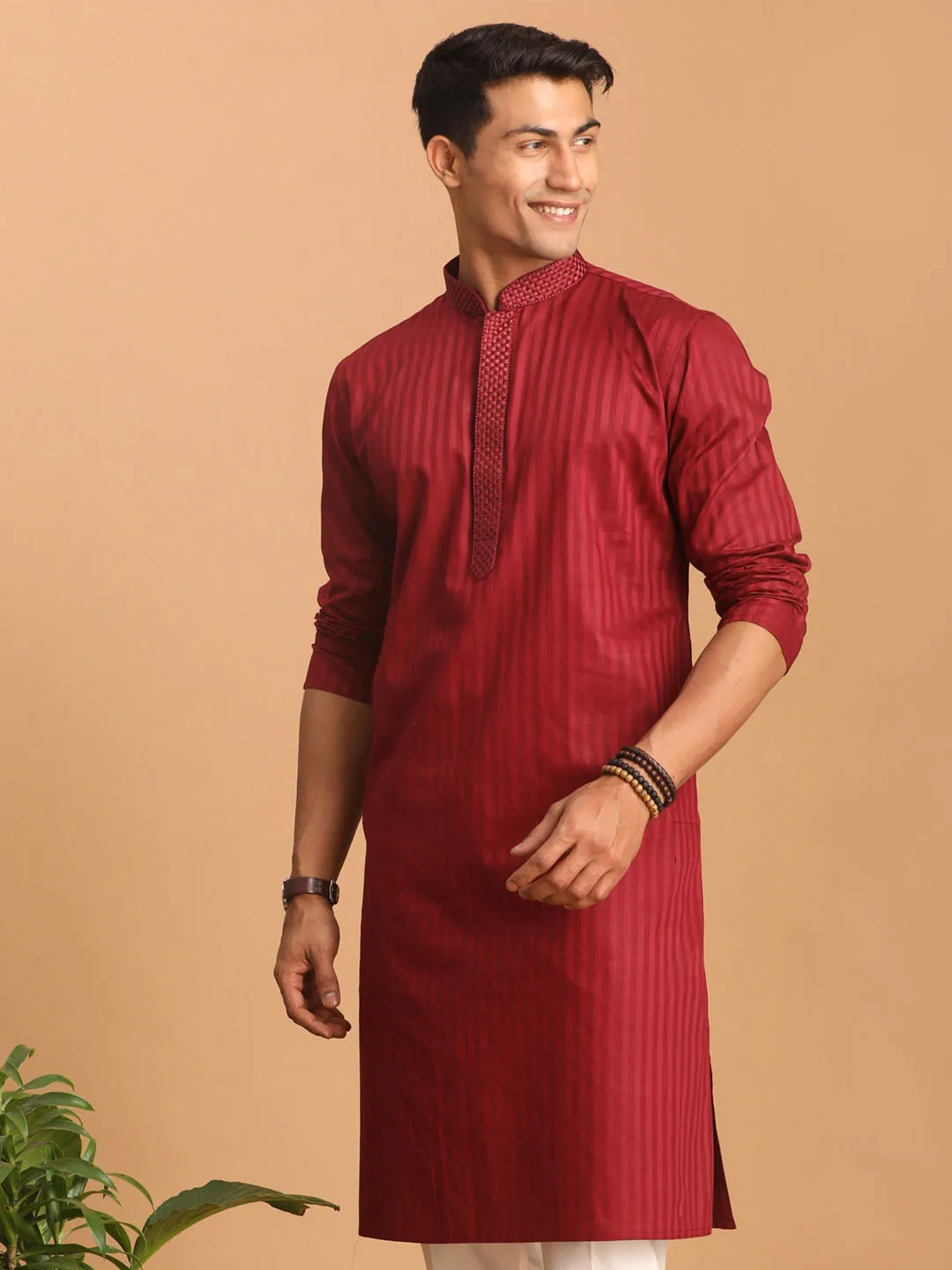 VASTRAMAY Men's Maroon Cotton Blend Solid Kurta