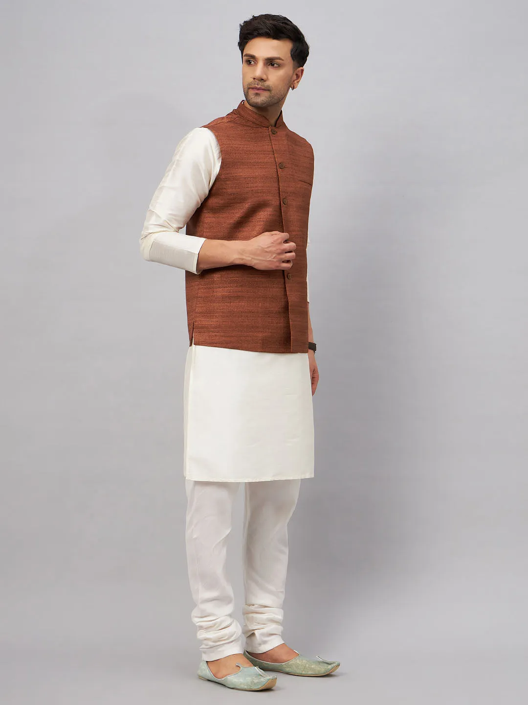 VM BY VASTRAMAY Coffee Matka Silk Kurta Set