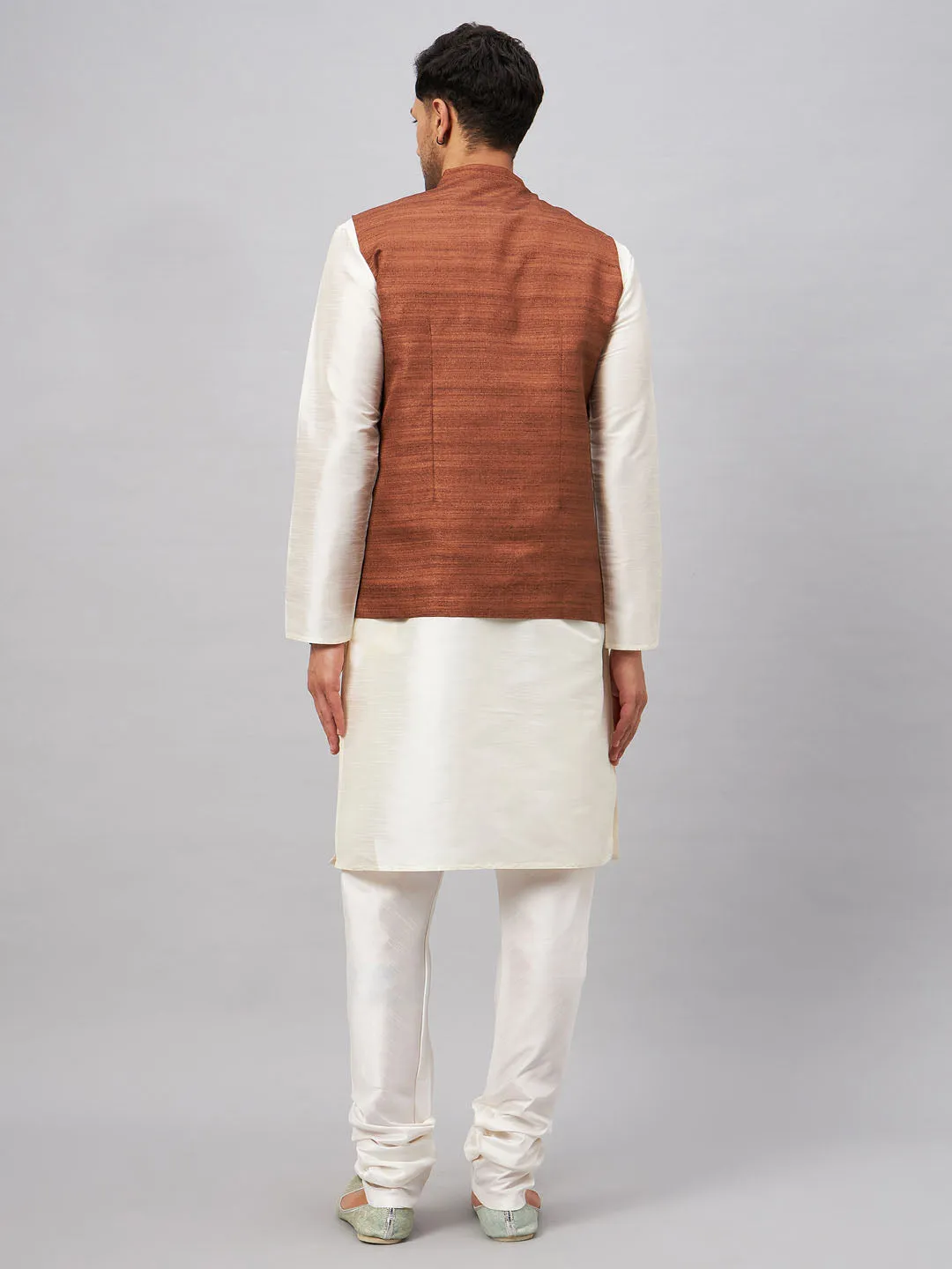 VM BY VASTRAMAY Coffee Matka Silk Kurta Set
